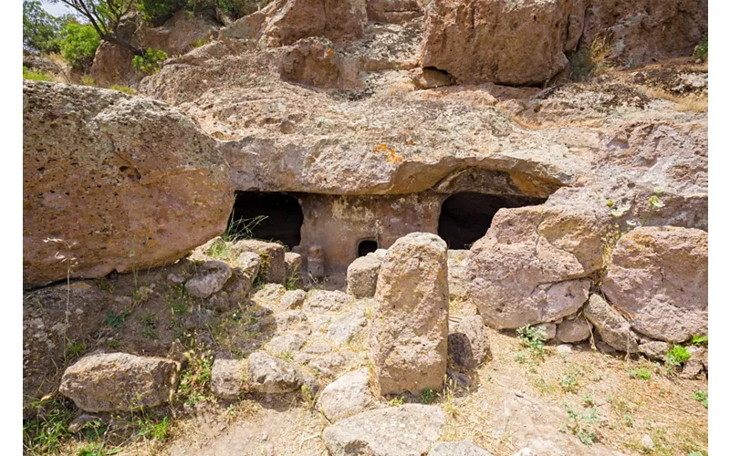 Domus de Janas, o «Case delle fate» (Casas de las hadas)